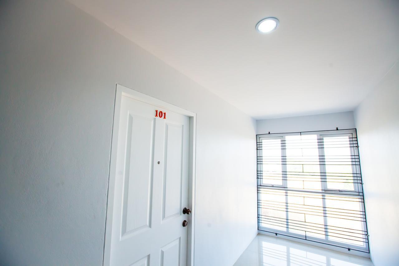 Room 9 Residence (Adults Only) Pluak Daeng エクステリア 写真